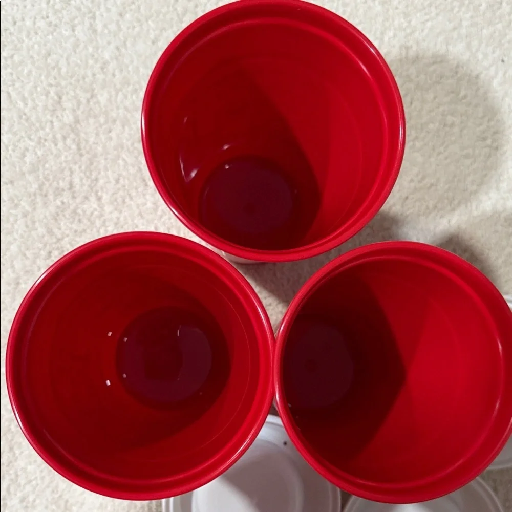 New 3 Starbucks Festive Red Cups with White Design - Picture 6 of 7